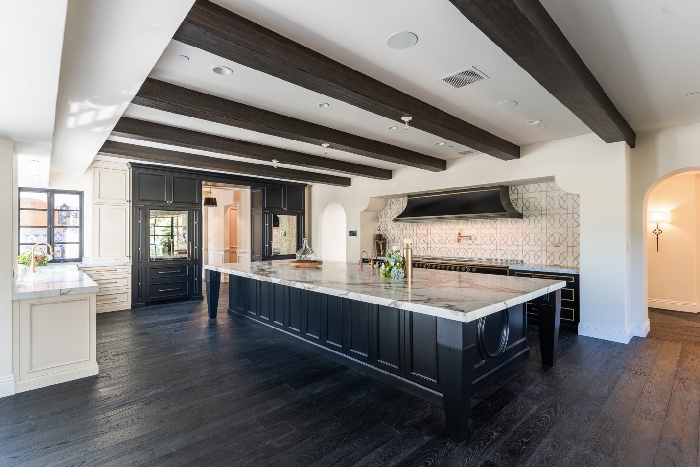 Modern kitchen renovation with quartzite countertops